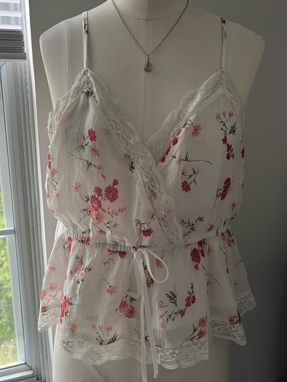 American Eagle Outfitters White Floral Lace-Trim Peplum Cami